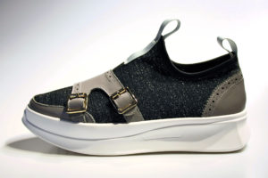 ニットのダブルモンク付きスニーカー