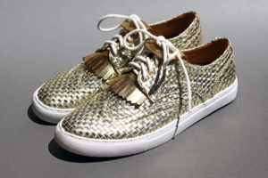 ウィングチップ型スニーカー（新色）メッシュ。