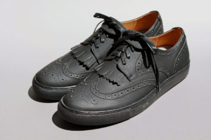 ウィングチップ型スニーカー、マット、ベロア、カモウソール。