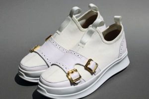 ニットのダブルモンク付きスニーカー