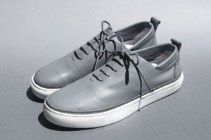 ホールカットスニーカー