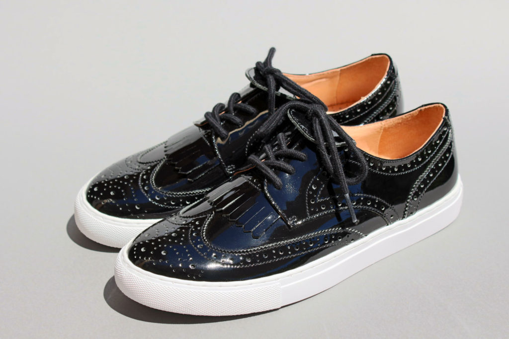 ウィングチップ型スニーカーベーシック