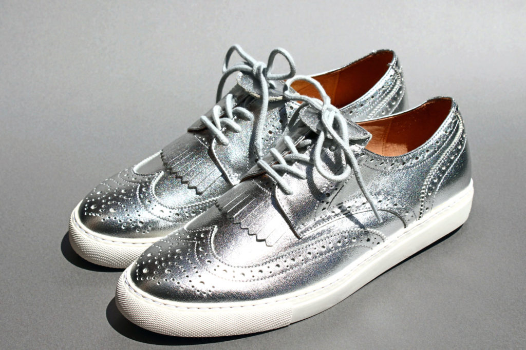 ウィングチップ型スニーカーベーシック