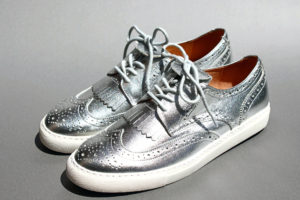 ウィングチップ型スニーカーベーシック