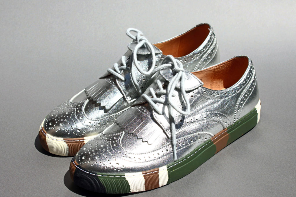 ウィングチップ型スニーカーベーシック