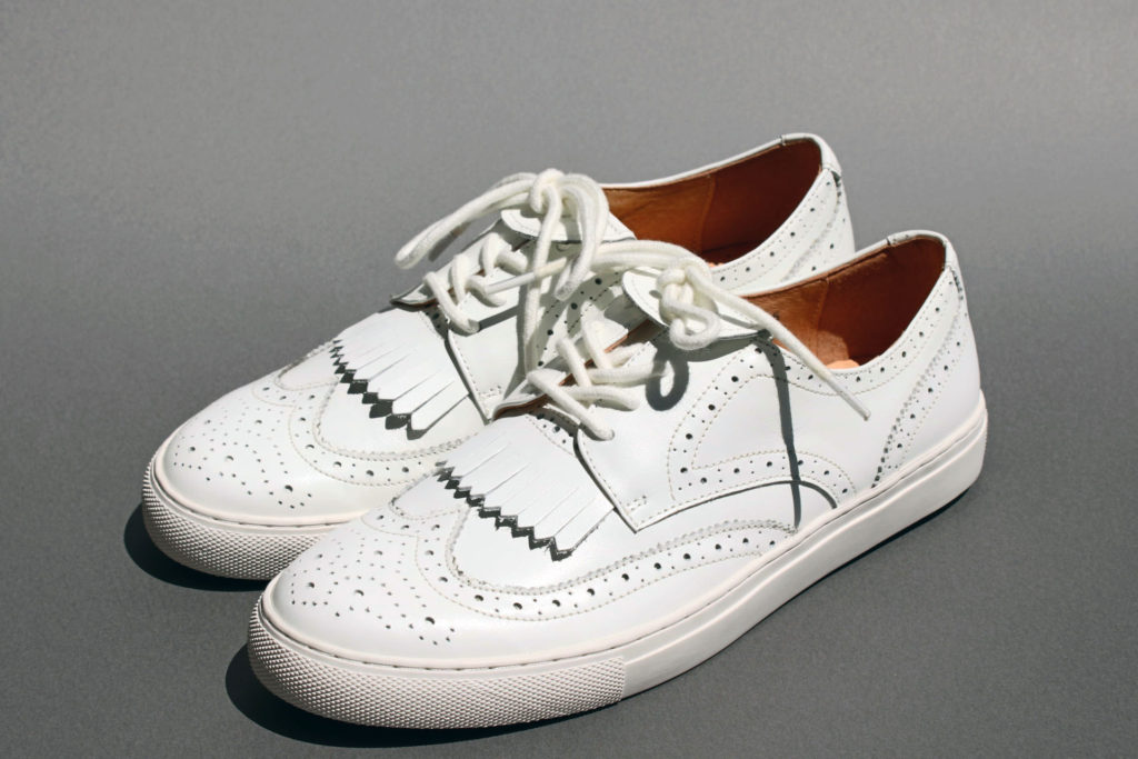 ウィングチップ型スニーカーベーシック