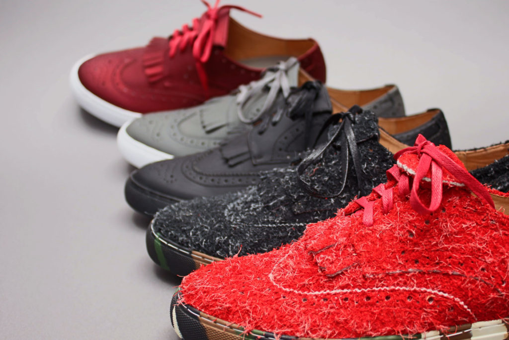 ウィングチップ型スニーカー、マット、ベロア、カモウソール。