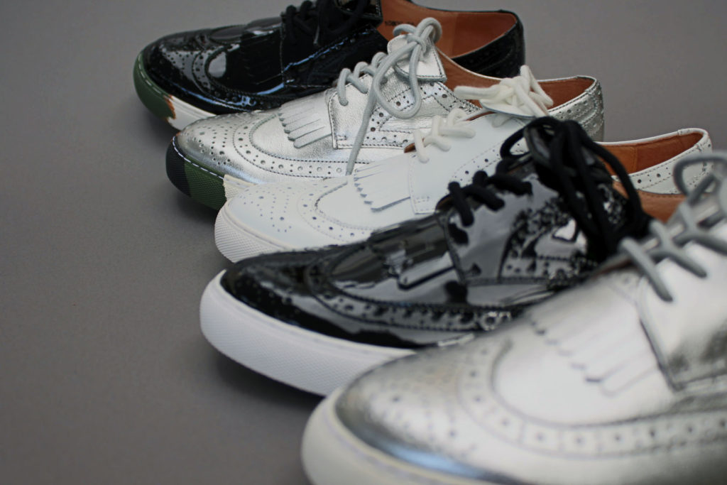 ウィングチップ型スニーカーベーシック