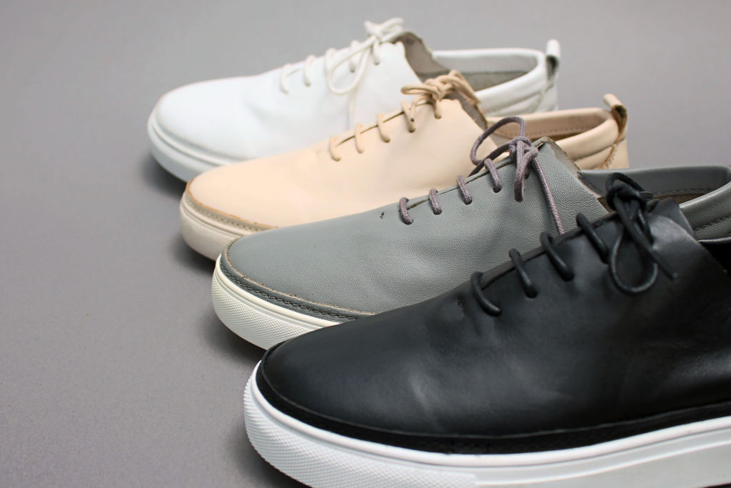 ホールカットスニーカー