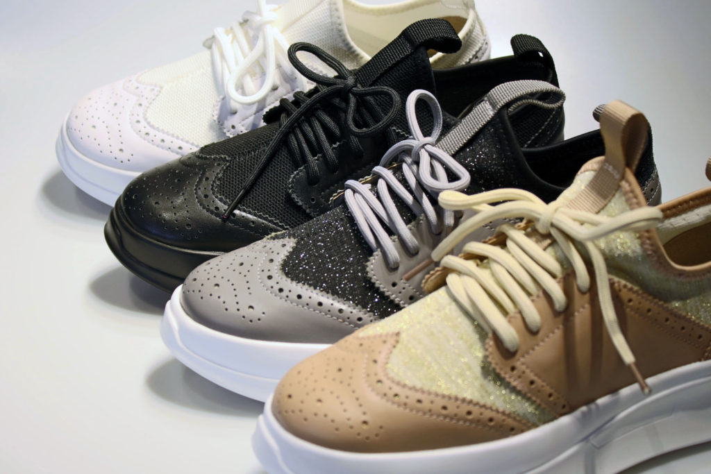 ニットのウィングチップスニーカー