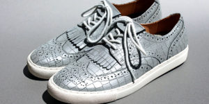 ウィングチップ型スニーカー、コンビ、型押し、コルクあり。