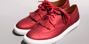 ウィングチップ型スニーカー、マット、ベロア、カモウソール。