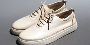 ホールカットスニーカー