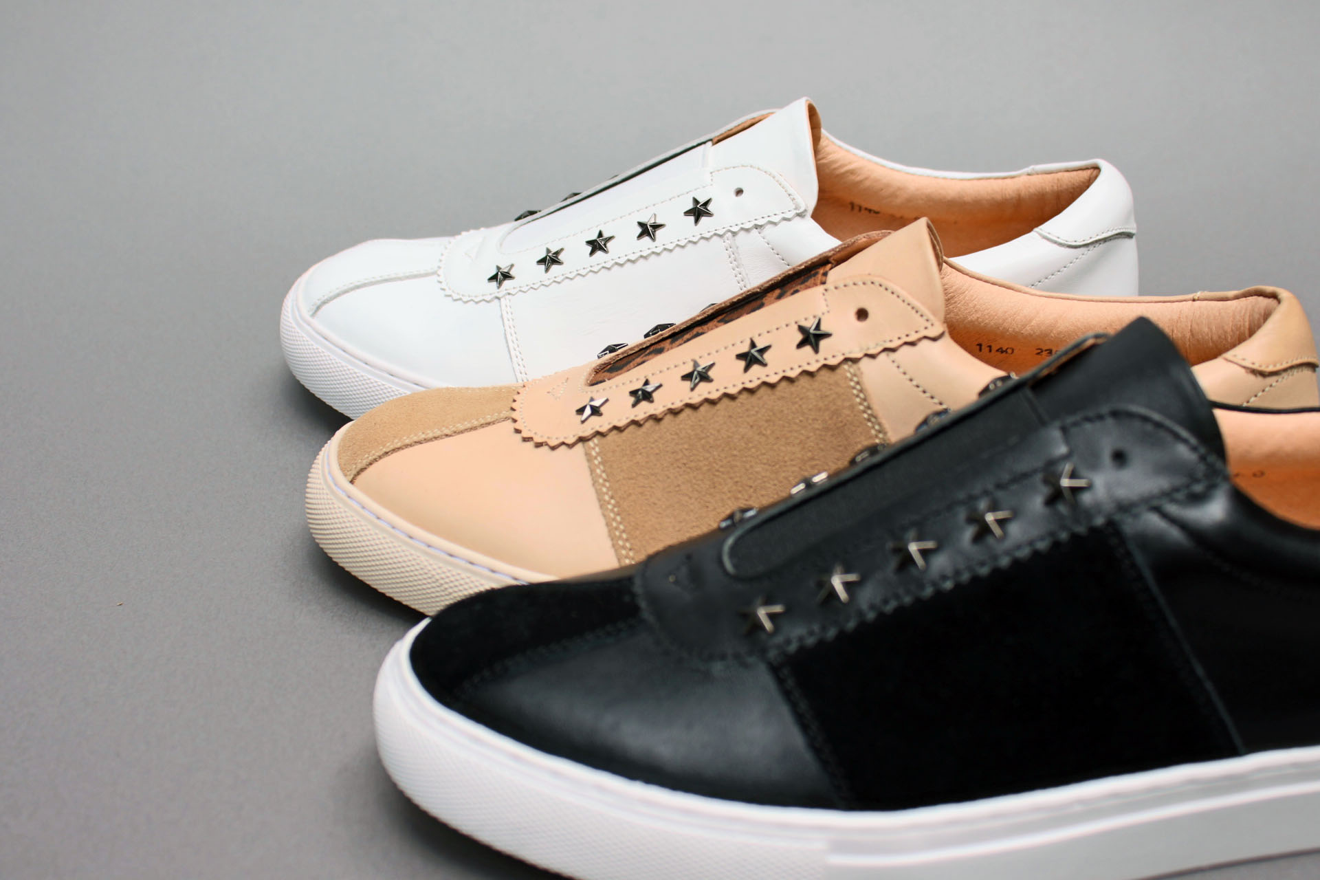 スタースタッズ付きスニーカースリッポン型